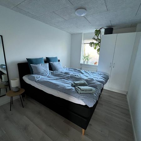 Nyrenoveret Lejlighed Med Balkon Og Parkering Esbjerg Buitenkant foto
