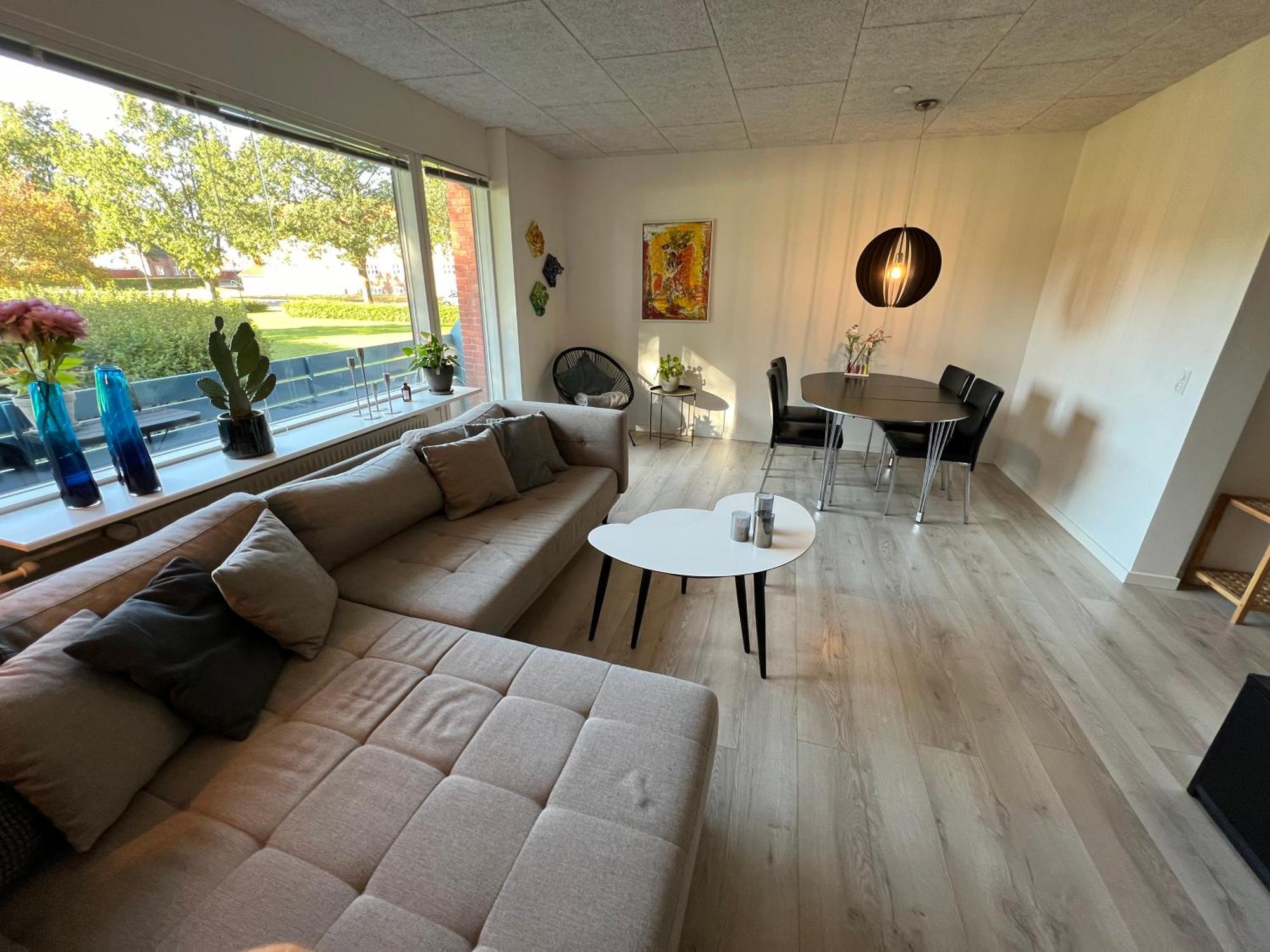 Nyrenoveret Lejlighed Med Balkon Og Parkering Esbjerg Buitenkant foto